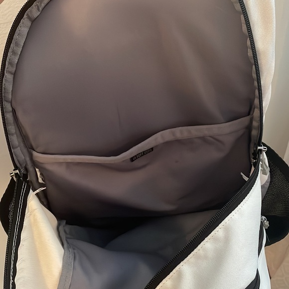 Under Armour Backpack - Picture 6 of 10